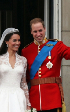 Afla cat valoreaza o felie din tortul de la nunta Printului William si Kate Middleton! 