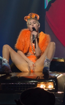 Afla ce vedeta a spus despre Miley ca se imbraca precum o prostituata! 