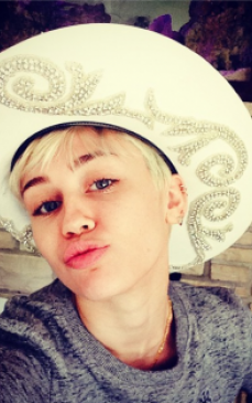 Stiai ca Miley Cyrus are o sora mai mica? Uite cum arata la 14 ani! 