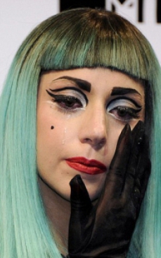 Lady Gaga a fost violata! Afla detaliile
