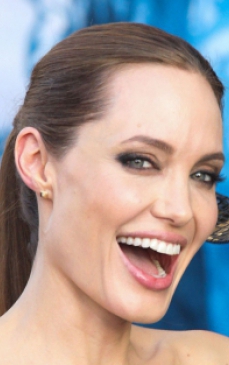 Cat de generoasa este Angelina Jolie! Afla ce a facut! 