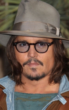 Johnny Depp, din nou alcoolic? Urmareste imagini tulburatoare cu actorul!