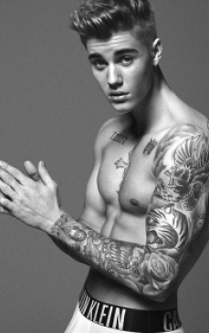 Cat de sexy s-a facut Justin Bieber! Este noua imagine Calvin Klein! 