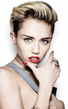 Miley Cyrus intra in industria porno 