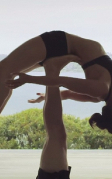 Tot ce trebuie sa stii despre acroyoga