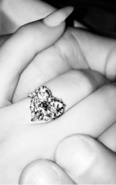 Afla cat valoreaza inelul de logodna al lui Lady Gaga! 