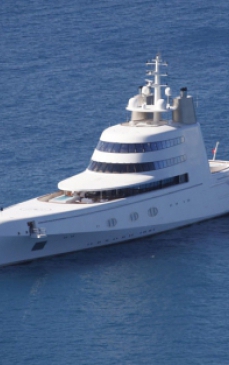 El detine un yacht de 400 de milioane de euro! 