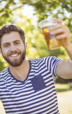 De ce barbatii beau bere? Sa fie acesta adevaratul motiv? 