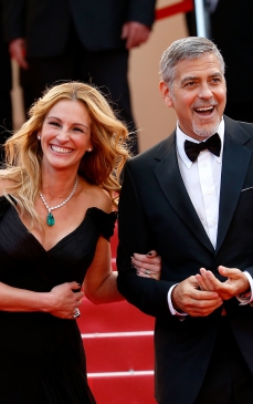 Cea mai controversată apariţie de la Cannes: Julia Roberts, desculţă