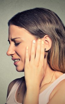 4 gesturi care îți afectează sănătatea urechilor
