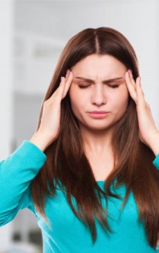 Ai dureri de cap dimineaţa? Află dacă trebuie să îţi faci griji