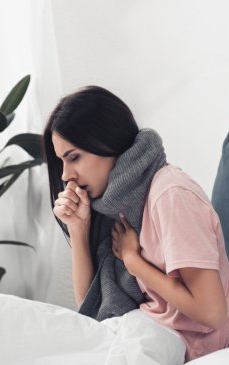 Răceala la plămâni: cum faci diferența între o viroză simplă și pneumonie