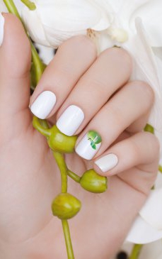 Fii în trend în această primăvară! Modele de manichiură pe care trebuie să le încerci