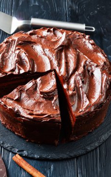 Cea mai bună reţetă vegană: tort cu scorţişoară și ganache de ciocolată neagră