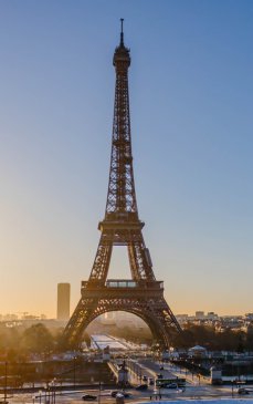 Ultima oră: Turnul Eiffel a fost evacuat după o amenințare cu bombă