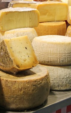 Specialiștii avertizează: greșeala pe care o fac frecvent toți românii atunci când consumă brânzeturi