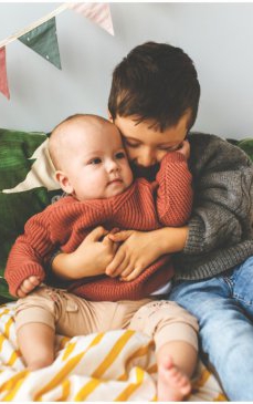 Cum să-ți ajuți copilul să se adapteze cât mai ușor prezenței unui nou frate în casă