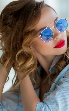 Trend-uri de ochelari de soare damă: Ce purtăm sezonul acesta