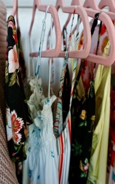 Top 5 rochii pe care trebuie să le ai în garderobă şi cum să le asortezi uşor