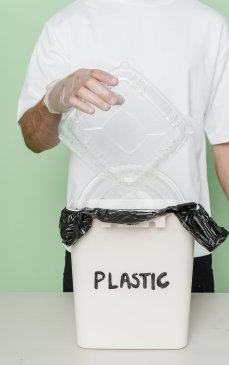 Coșurile de gunoi: Un rol esențial în menținerea curățeniei și ordinii
