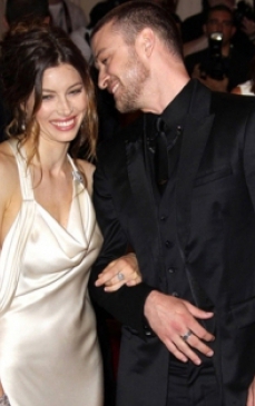 Justin Timberlake si Jessica Biel s-au logodit
