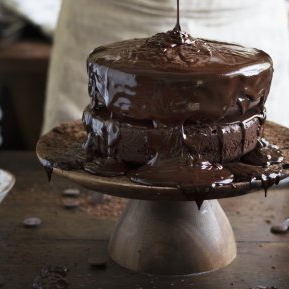 Cea mai simplă rețetă de tort de ciocolată. Îți lasă gura apă!