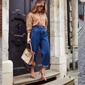 Blugii slouchy sunt noul trend în materie de jeans. 22 de outfituri cu care nu vei da greș