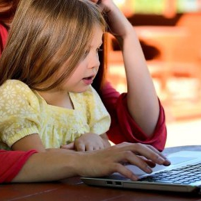Munca de acasă poate fi ușoară, chiar dacă ai copii! 5 sfaturi pentru a fi eficientă