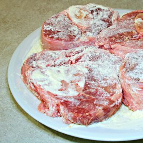 De ce să pui bicarbonat de sodiu pe carne înainte să o gătești: trucul gospodinei inteligente