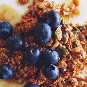 Retete de granola delicioasa, perfecta in combinatie cu iaurt, fructe proaspete sau budinca de chia