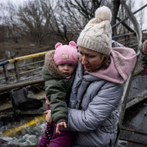 "Mama nu mă crede că orașul meu este bombardat" - prin ce coșmar trec tinerii ucraineni cu rude în Rusia