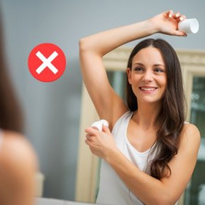 Ce s-ar putea întâmpla cu corpul tău dacă nu mai folosești deodorant