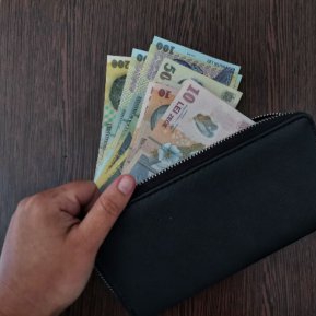 Întotdeauna am fost săracă. Astăzi, pentru prima dată, am reușit să pun bani într-un cont de economii