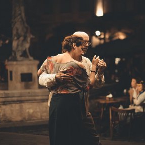 Secrete care te ajută să faci un bărbat să îți cadă la picioare și să te divinizeze, pe viață