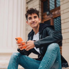 Este milionar la 24 de ani, dar nu a avut viață ușoară. Ce nu s-a spus până acum despre Sebastian Dobrincu