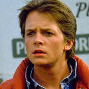 Michael J. Fox renunță la rolurile cu dialoguri prea lungi din cauza bolii. Pierderile de memorie îi afectează cariera