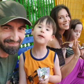Ce au ajuns să facă Cristina Bălan și soțul ei pentru a putea plăti terapia gemenilor, diagnosticați cu sindrom Down
