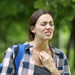 Mucus în gât: de ce apare și cum îl elimini