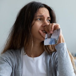Visezi să te reconectezi cu persoana care ți-a scăpat? Dacă da, să știi asta