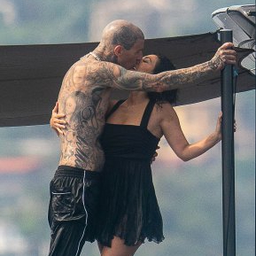 Travis Barker, dus de urgență la spital! Ce se întâmplă cu toboșarul de la Blink-182