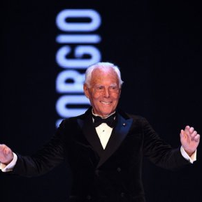 Giorgio Armani dă verdictul: cinci piese vestimentare esențiale în garderoba oricărei femei