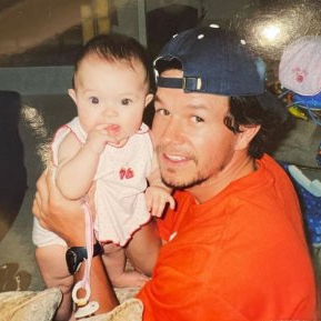 Mark Wahlberg a devenit tată pentru prima dată în aceeași zi în care a murit sora lui - El o numește "îngerul păzitor" al fiicei sale