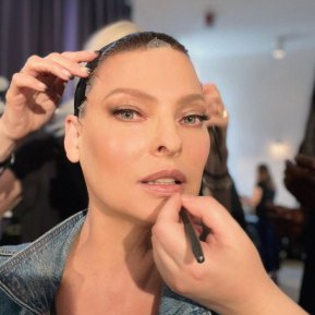 Linda Evangelista își reia cariera de model, la 57 de ani
