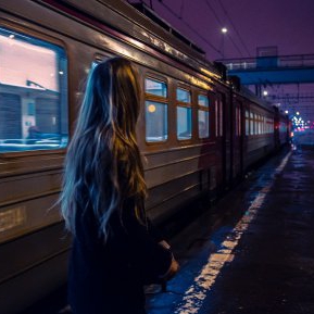 Nu meriți pe cineva care tot pleacă și se întoarce. Meriți pe cineva care poate rămâne