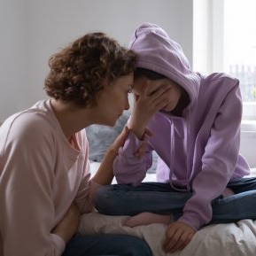 Greșesc pentru că refuz să-mi duc fiica la nunta fostului soț cu femeia cu care m-a înșelat?