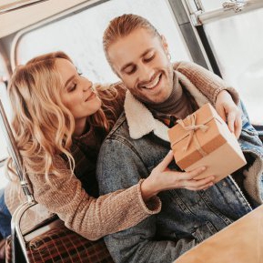 Bărbații se confesează: cel mai romantic lucru făcut pentru ei de către o femeie