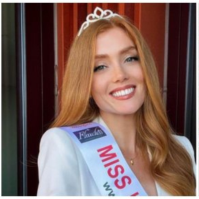 A fost o victimă a bullying-ului când era copil, dar a ajuns prima Miss Anglia roșcată