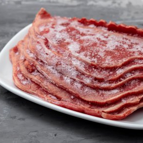 Cât rezistă carnea congelată și cum o păstrezi corect?