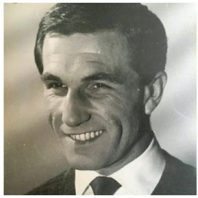 De la o copilărie grea, petrecută pe străzi, la unul din cei mai iubiți actori din România. O altfel de poveste despre Gheorghe Dinică