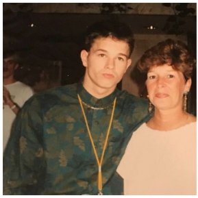 Mark Wahlberg dezvăluie că ascultă mesajele vocale ale mamei sale decedate: "Este tot ce am acum"